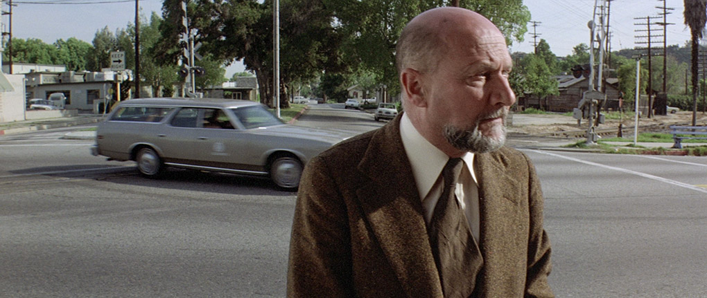 Loomis fails to notice that the car he is looking for is right behind him