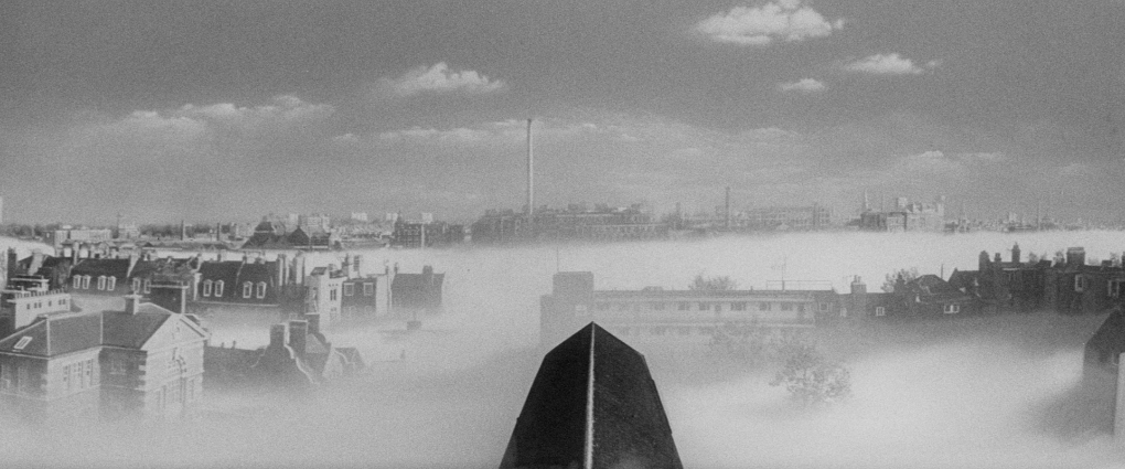 London is hit with a sudden fog