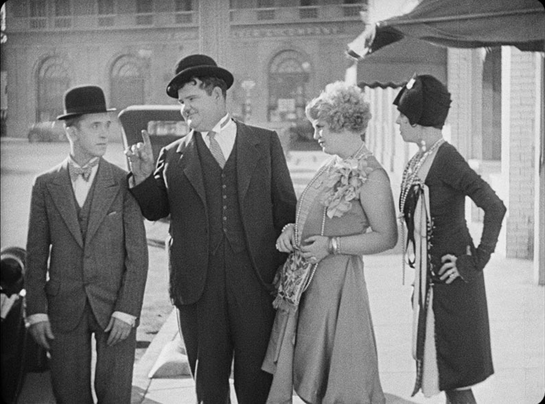 Ollie takes charge of helping the ladies in We Faw Down