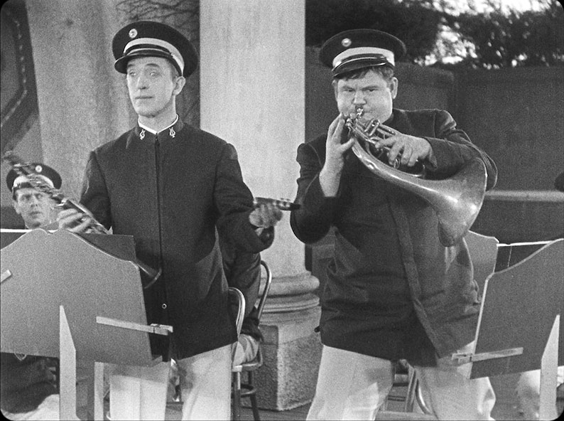 Stan and Ollie fail as musicians in You're Darn Tootin'