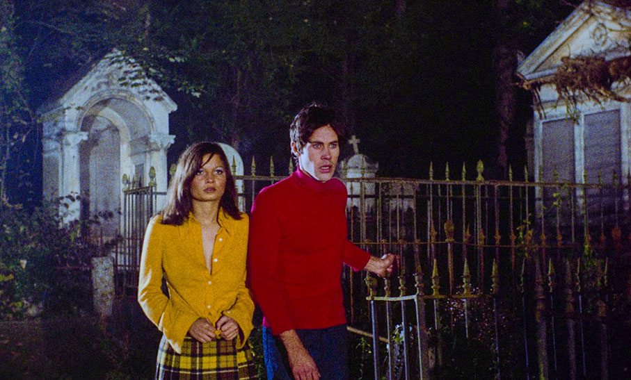 The girl and the boy realise they cannot find their way out of the graveyard