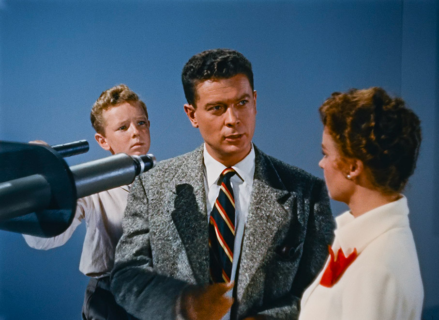 Dr. Keston justifies why he believes the creatures came from Mars to Dr. Blake as David watches on