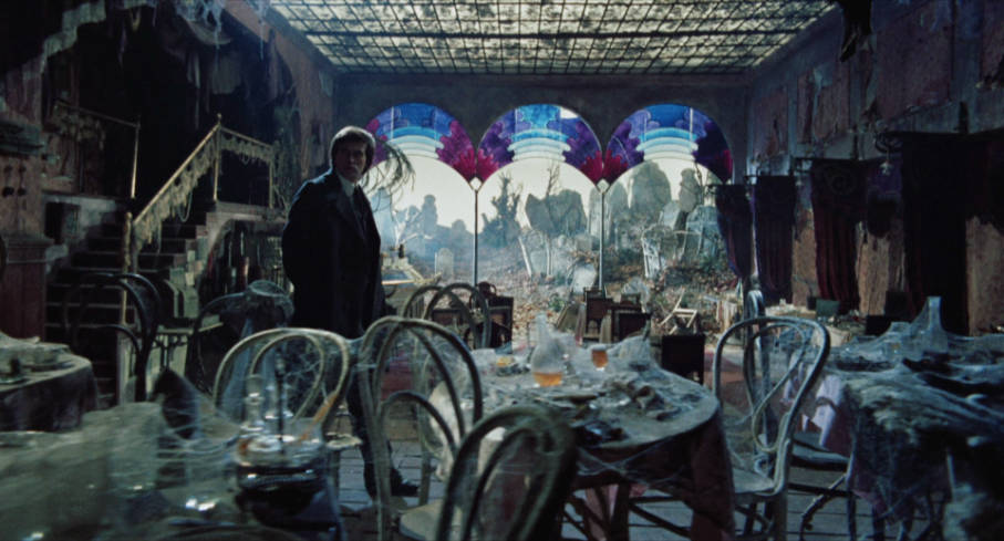 A confused Józef enters the sanatorium restaurant