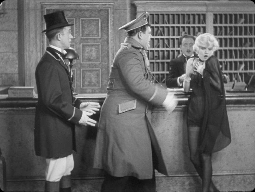 Jean Harlow realises she has lost her free in Double Whoopee